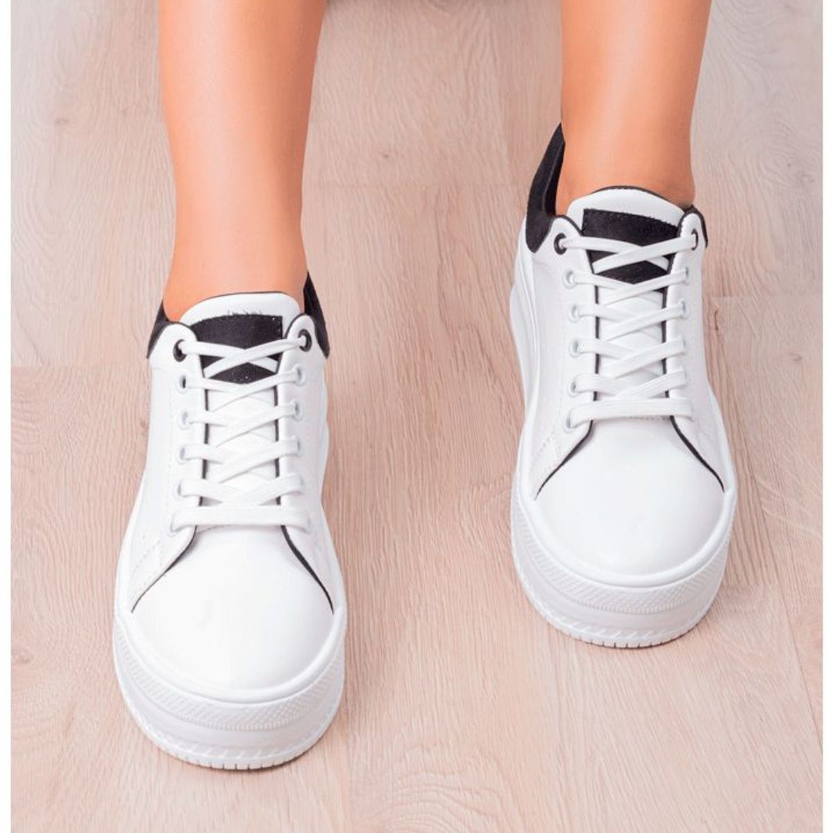 NEBULA - Zapatilla Barein - Blanco Con Negro