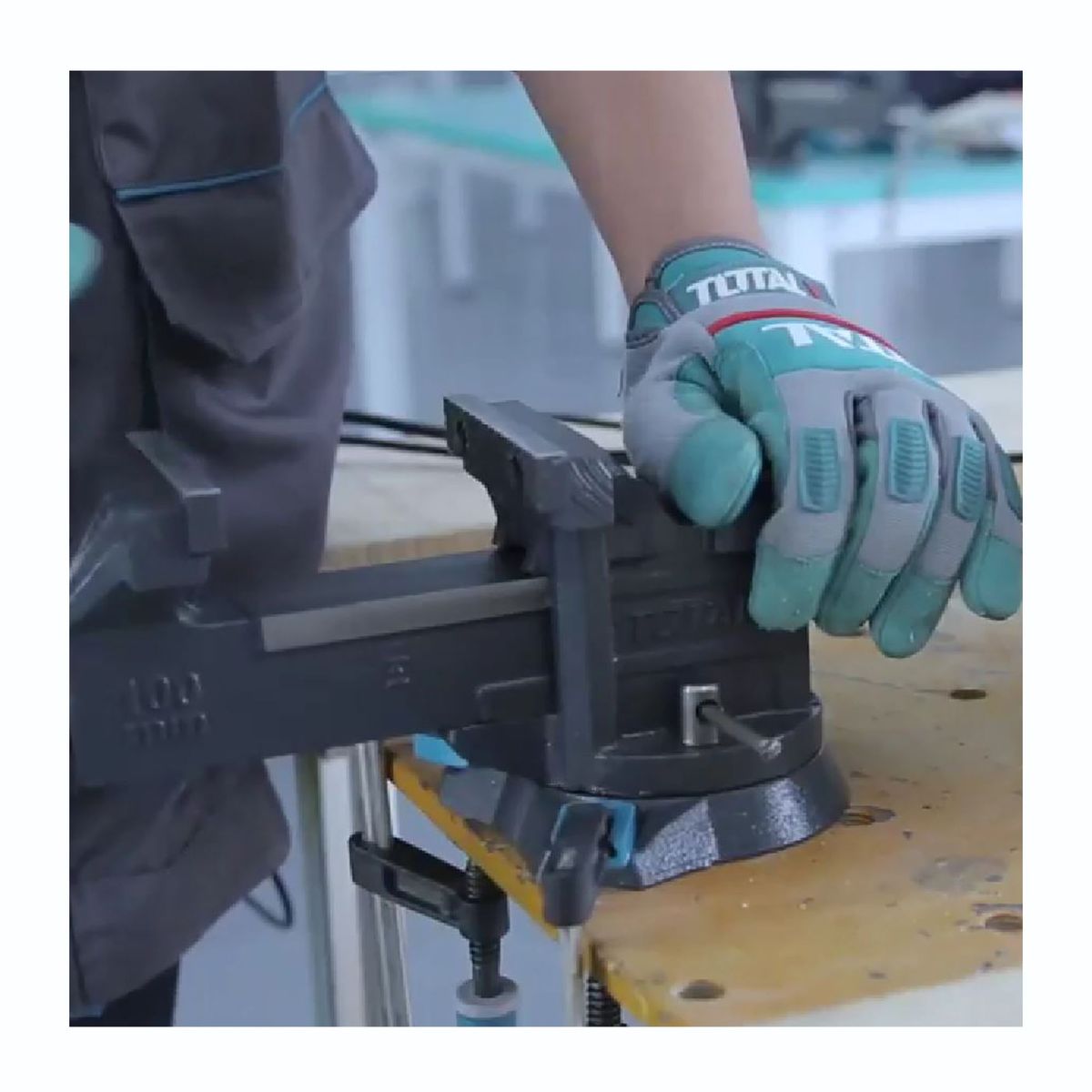 TOTAL TOOLS - TORNILLO DE BANCO 4 1300KG BASE GIRATORIA Y YUNQUE TOTAL -THT6146