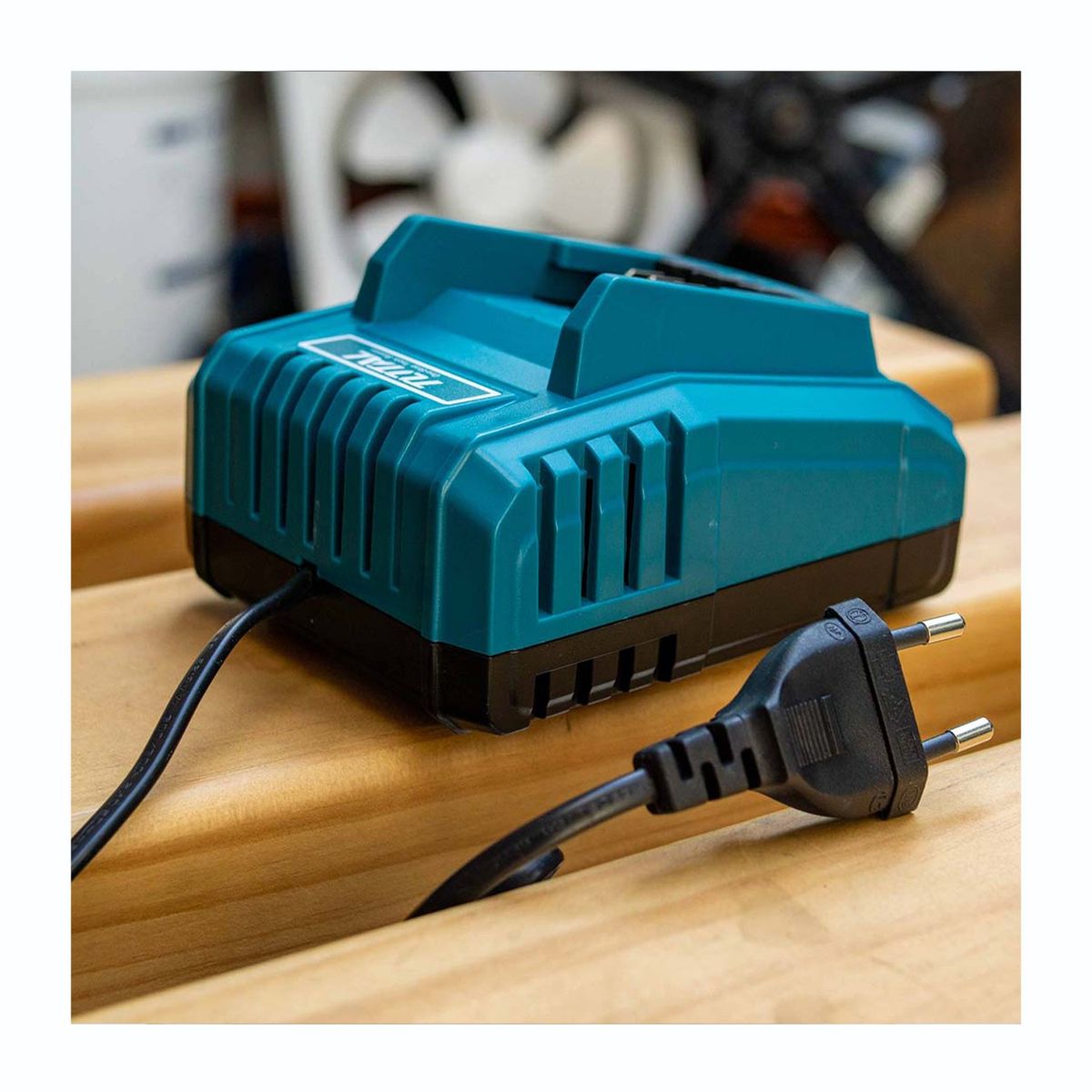 INGCO TOOLS - CARGADOR RAPIDO DE BATERÍA 20V 2 AH-4 AH MULTIHERRAMIENTA - TFCLI2001