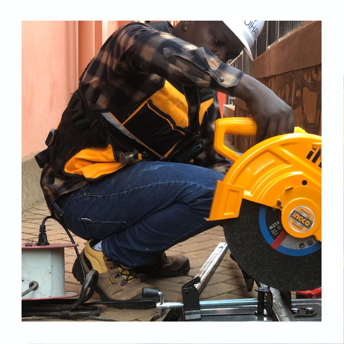 INGCO TOOLS - TRONZADORA 14 2200W SIERRA CORTADORA SENSITIVA INGCO - COS223589