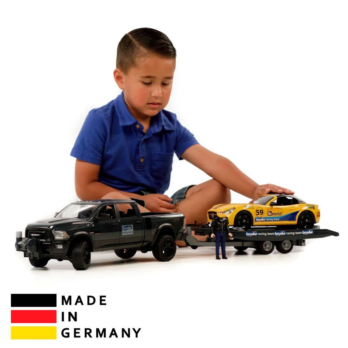 BRUDER - Juguete de Camioneta Dodge RAM con Auto Racing Bruder 02504