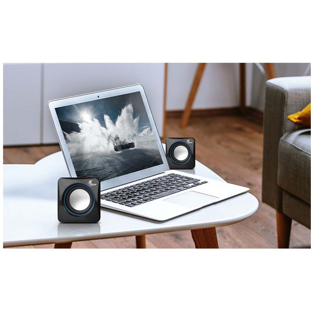 XTECH - Parlantes mini stereo con alimentación USB y plug de 35mm