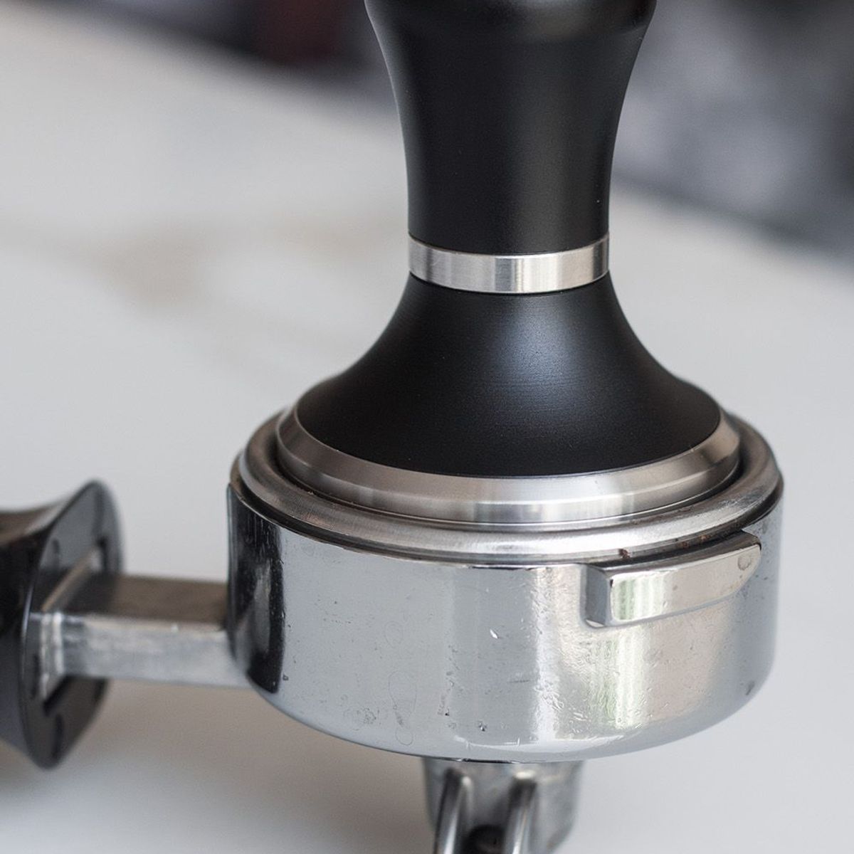 LIMA CON CAFEINA - Tamper Buio 58mm - Acero inox ergonómico para compactar café tampeo