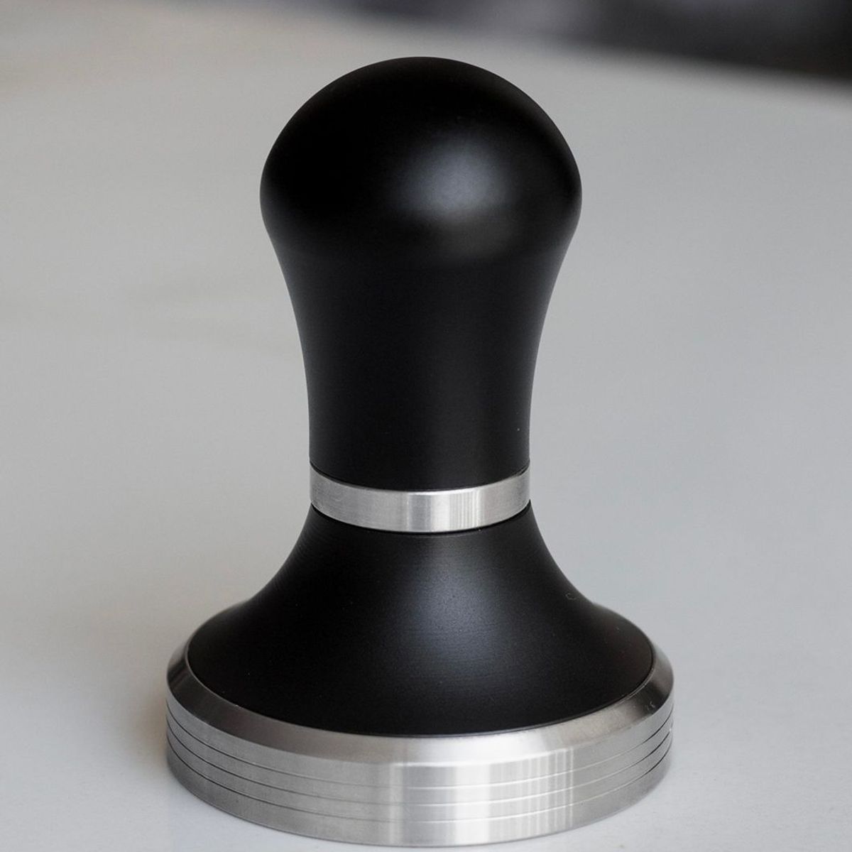 LIMA CON CAFEINA - Tamper Buio 58mm - Acero inox ergonómico para compactar café tampeo