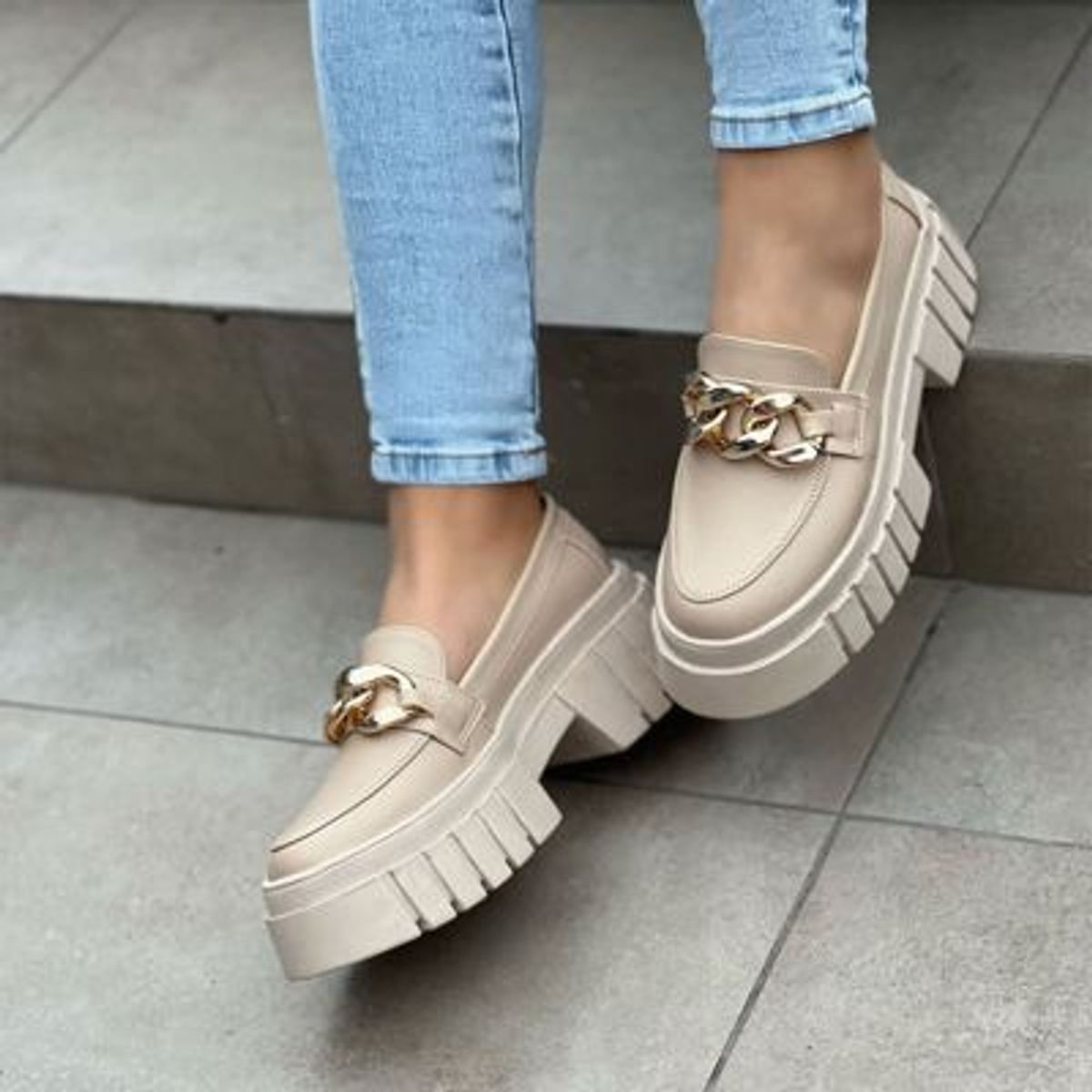 GENERICO - 13835C-55 Mocasin Mujer Lady Chaplin Edicion Limitada Color Beige.-