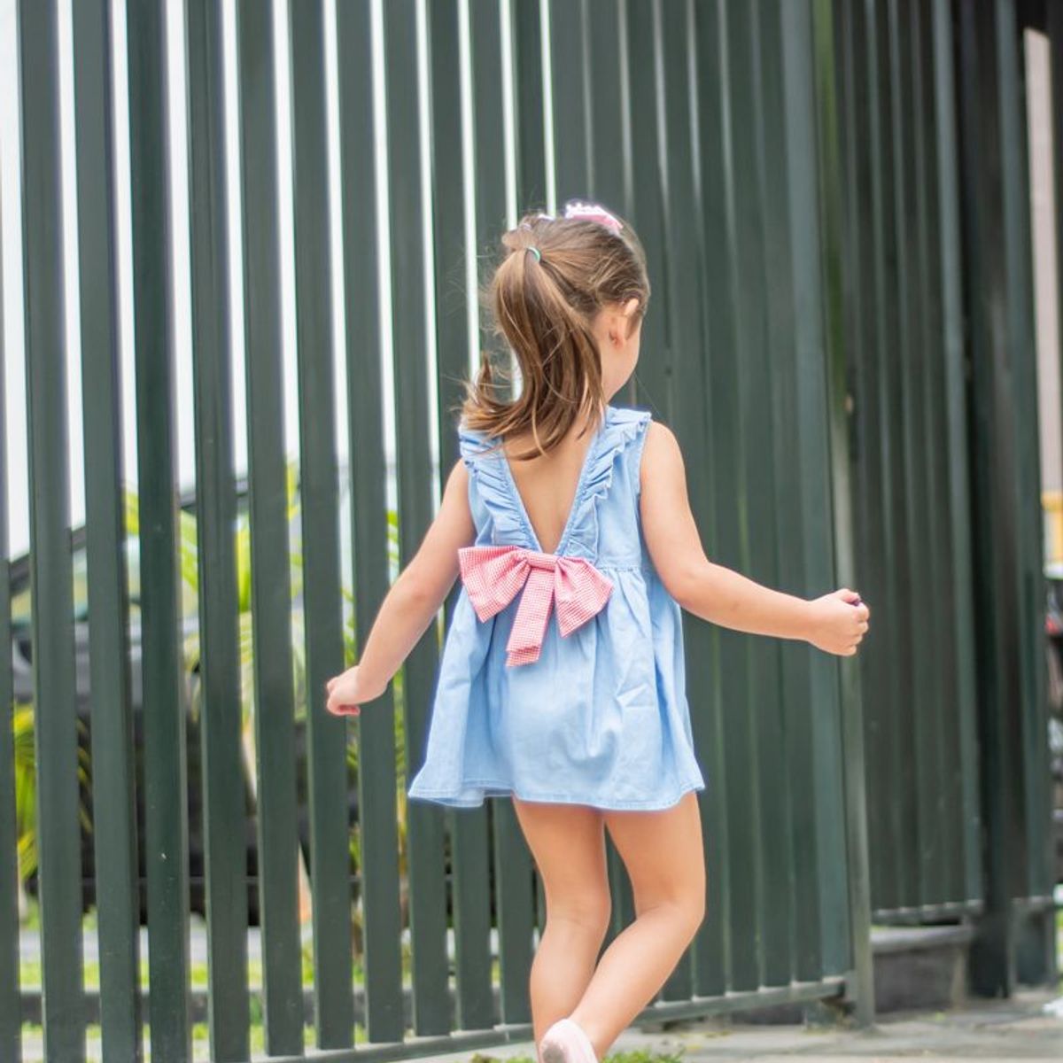 ILLIKA - VESTIDO DENIM CON LAZO ROJO ESPALDA