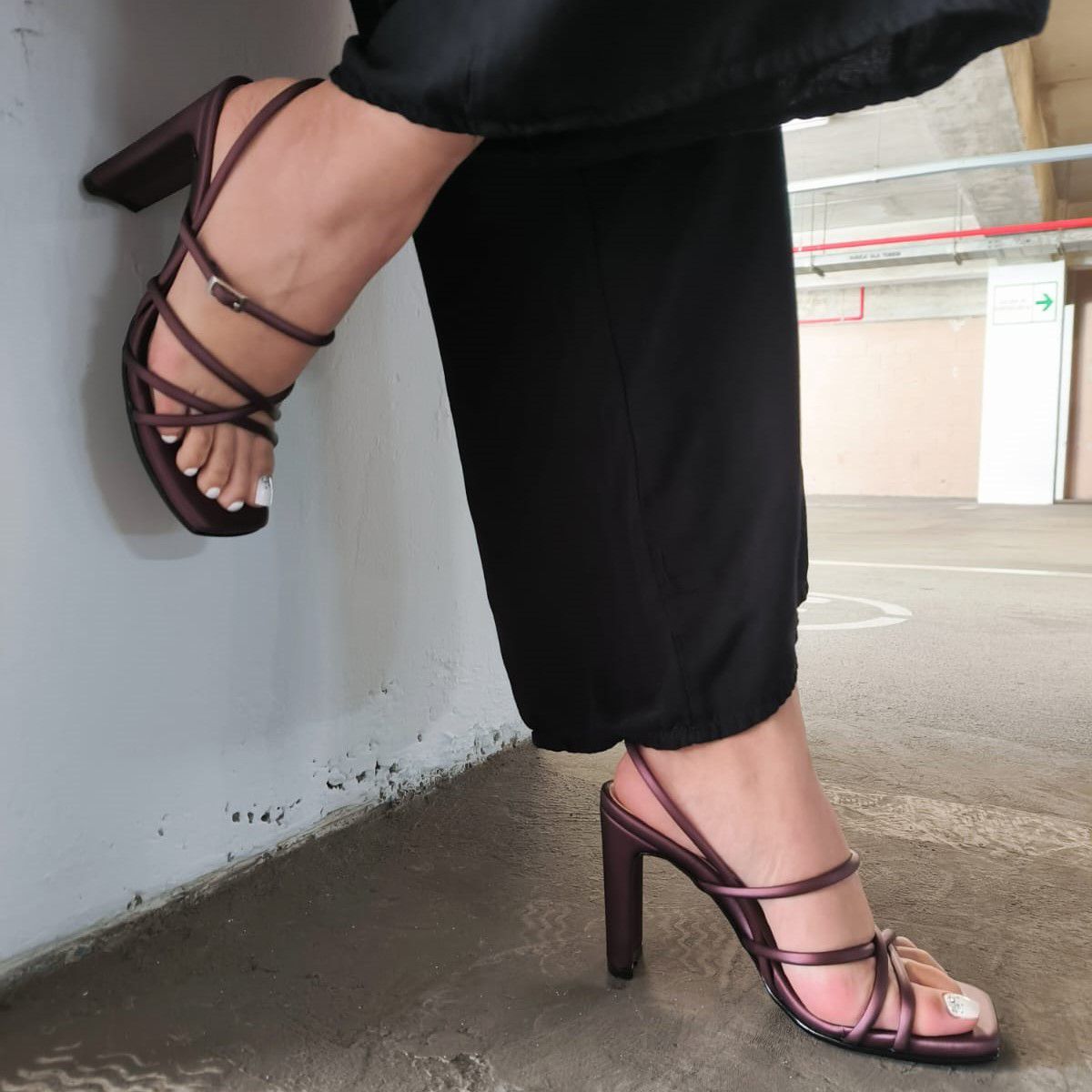 IRISABA - SANDALIAS IRISABA PARA MUJER JESSI VINO.---