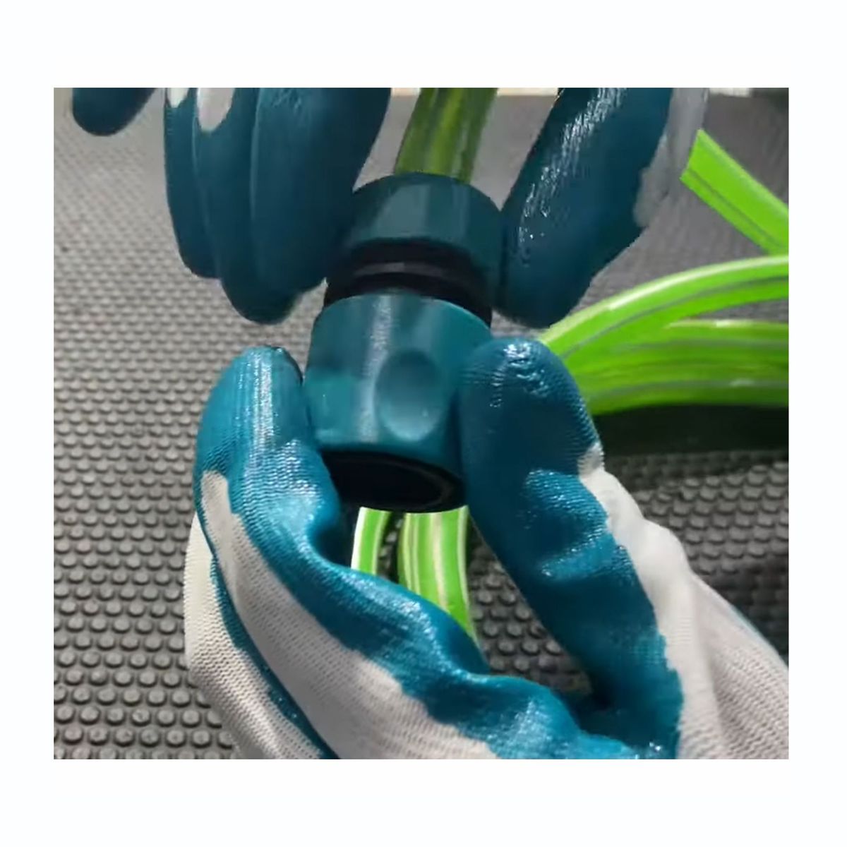 TOTAL TOOLS - SET DE BOQUILLAS Y CONECTORES PARA HIDROLAVADORA TOTAL - THHCS05122