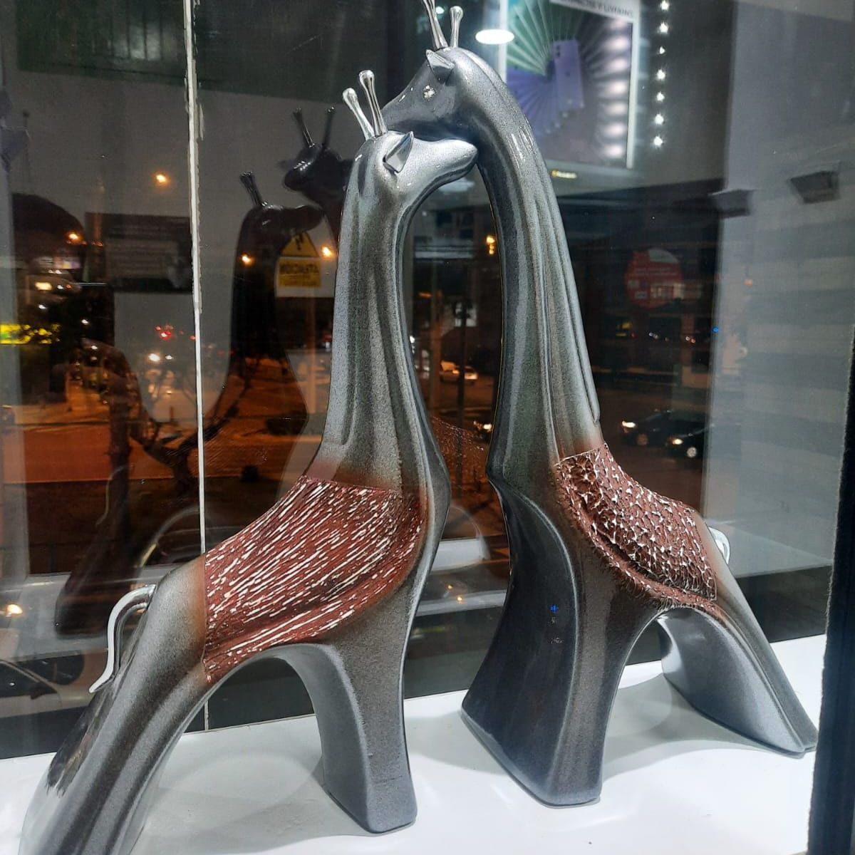 PERU - Adorno Decorativo de pareja de jirafas con aplique