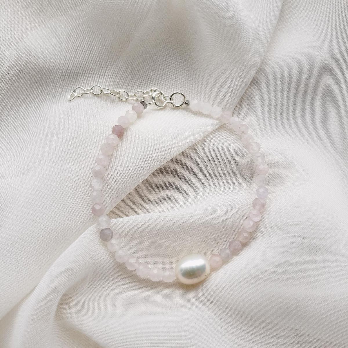 INTUERI - Pulsera Laila perla plata