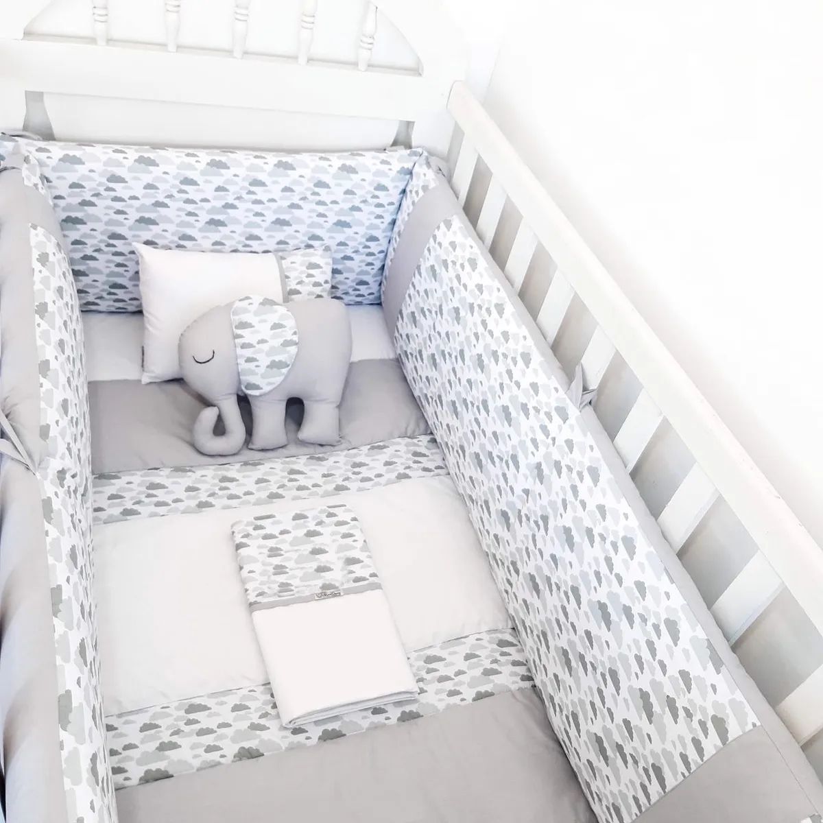 GENERICO - Protectores Laterales Parachoques de cuna diseño Nubes  gris