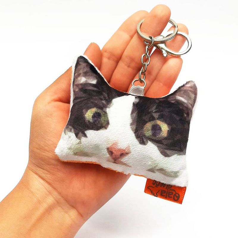 QALA DISEÑO - Llavero hecho a mano - Qala Diseño - Gato Tuxedo Low Poly