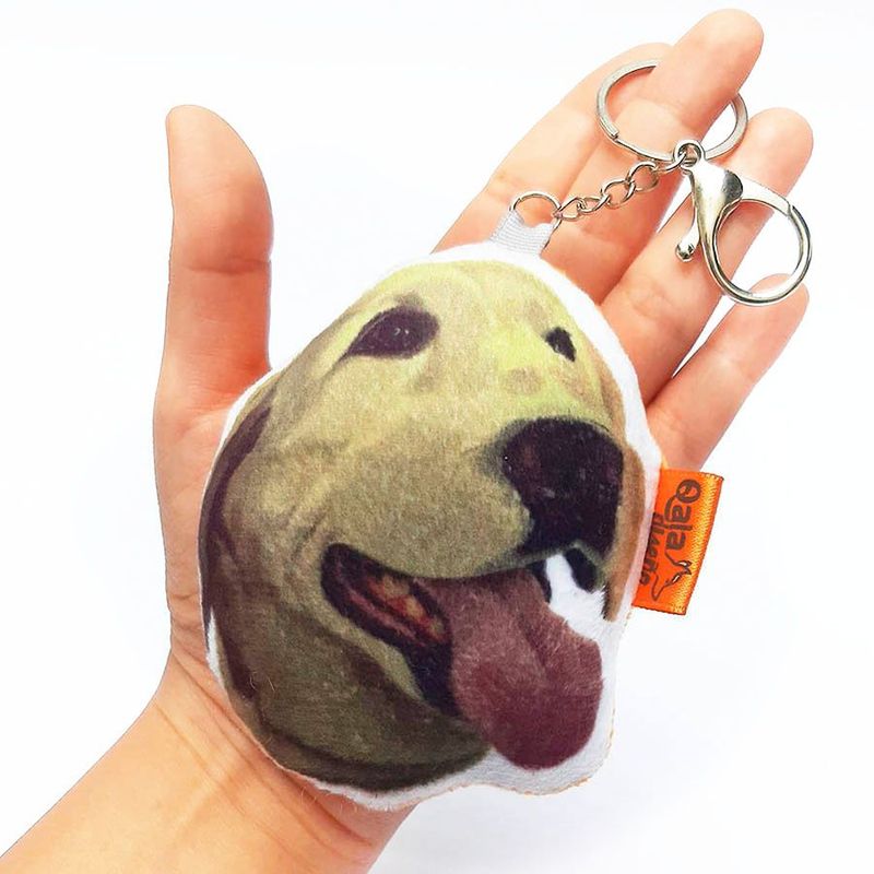 QALA DISEÑO - Llavero hecho a mano - Qala Diseño - Perro Labrador Hueso