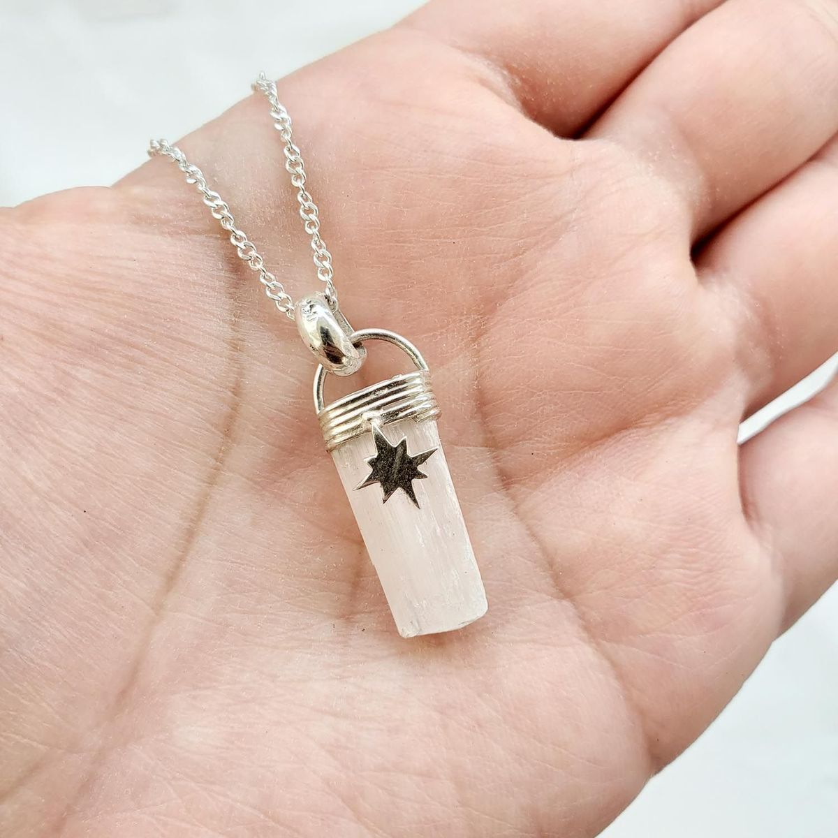 INTUERI - Collar Estelar Selenita