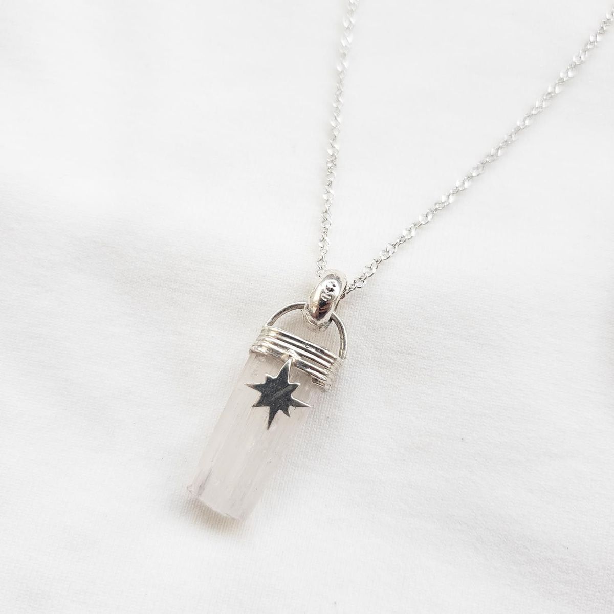 INTUERI - Collar Estelar Selenita