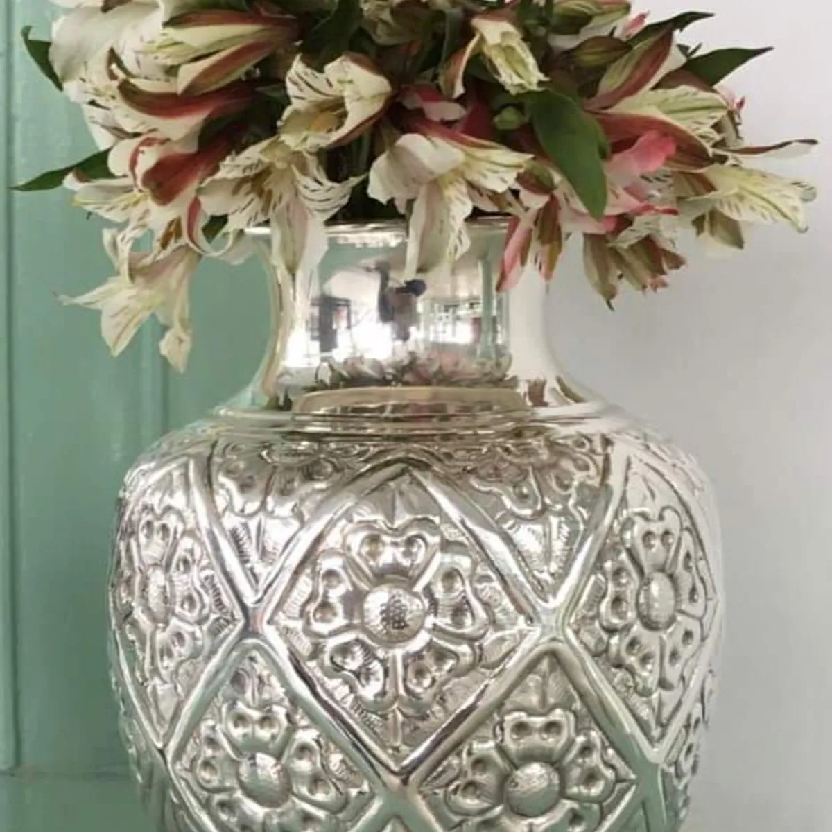 PERUVIANE - Adorno Decorativo Jarron o florero de plaque floreado 23 cm de alto