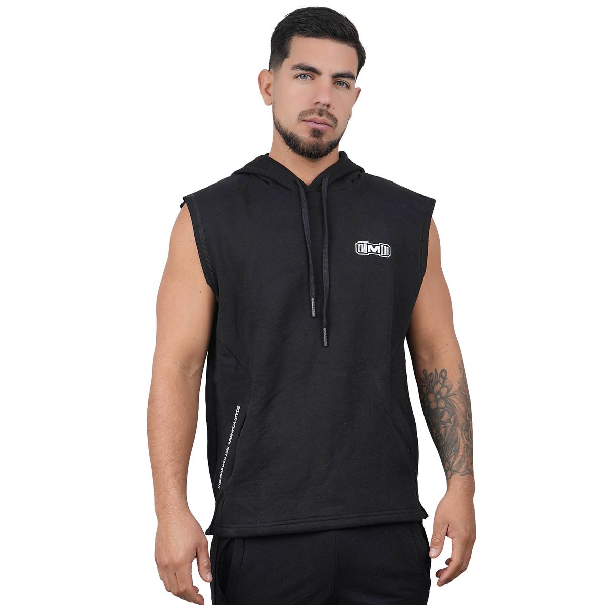 M MUSCLE MUSEUM - Polera Manga Cero Color Negro con Bolsillos delantero con cierre