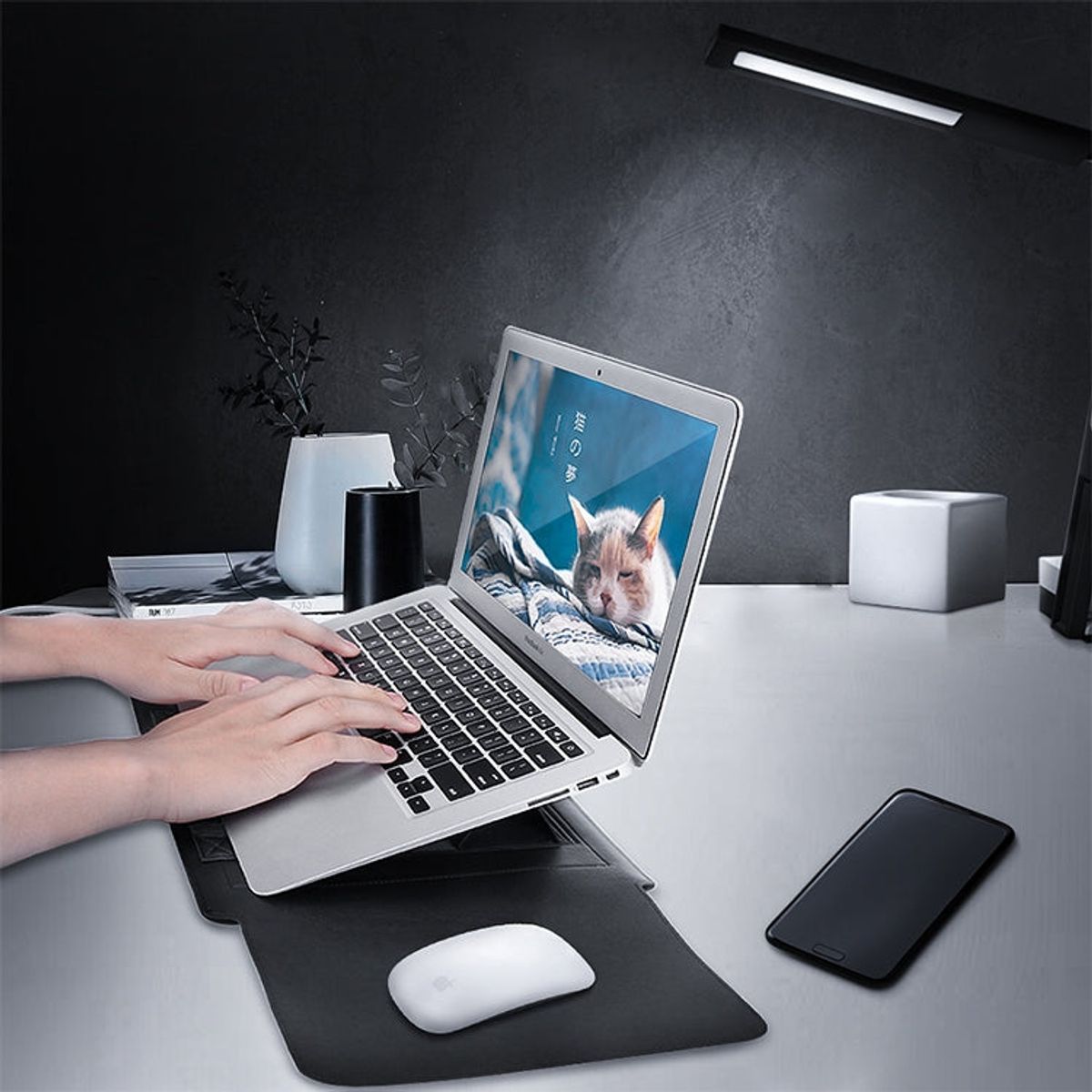 AURELA - Estuche para Laptop de 13-14 con Base