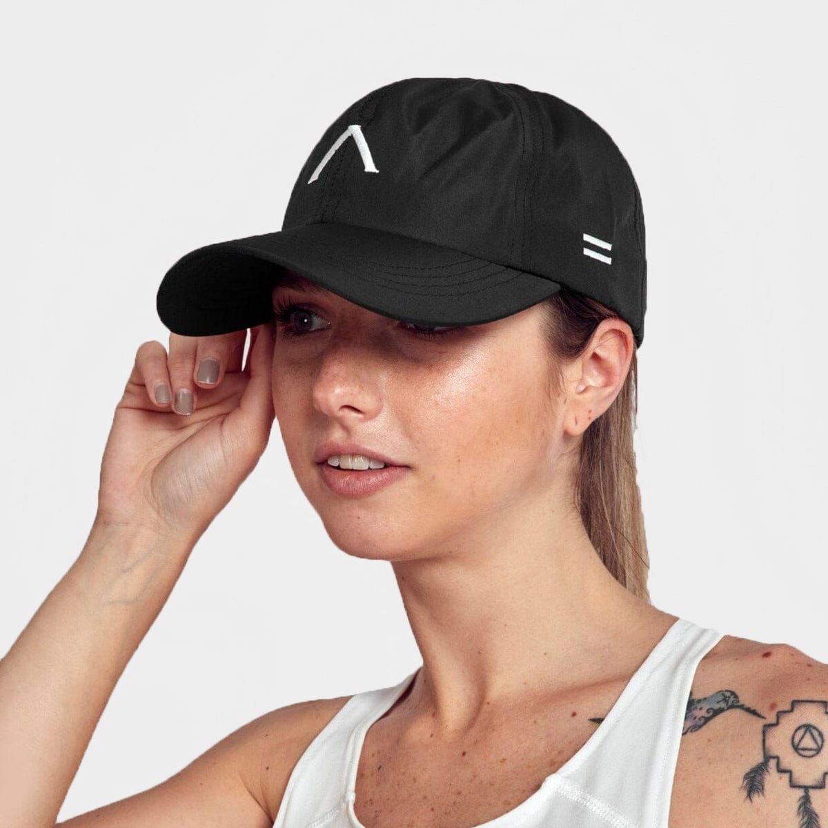 ALPHA FIT - Sport Cap  Gorra Deportiva  Negra triangulo