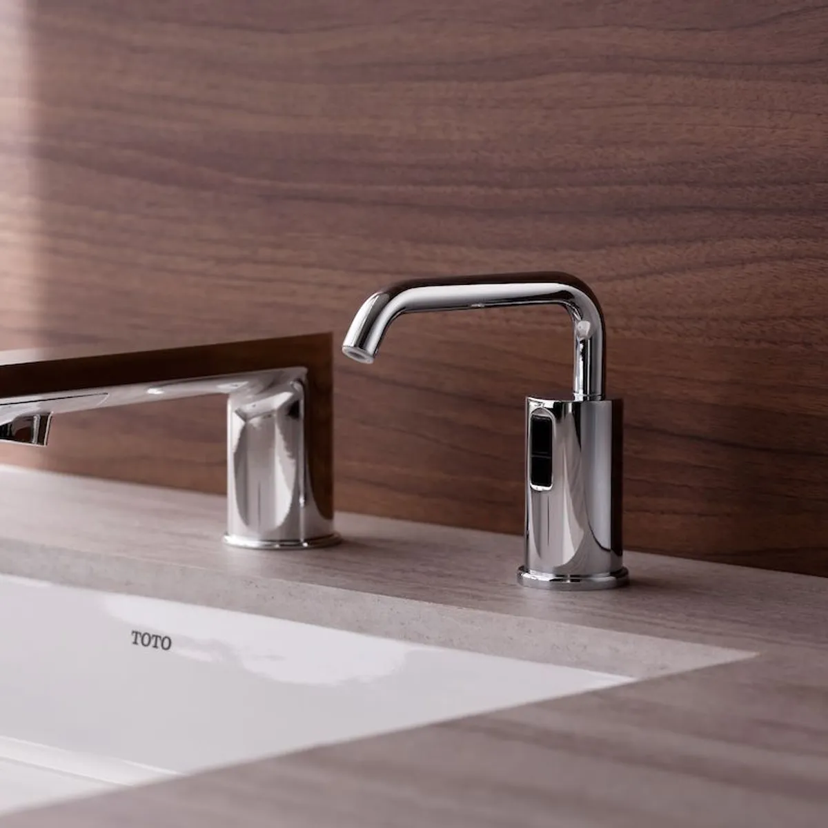 TOTO - Dispensador de jabón a sensor automático marca TOTO modelo TES100AA