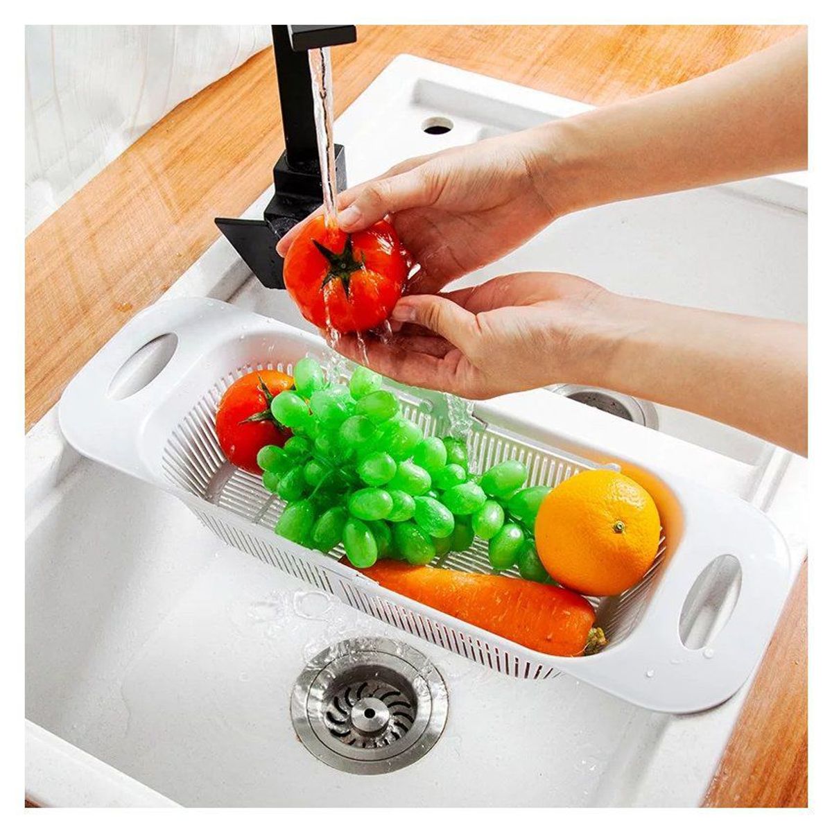 GENERICO - Escurridor retráctil sobre el lavadero frutas verduras vasos cubiertos