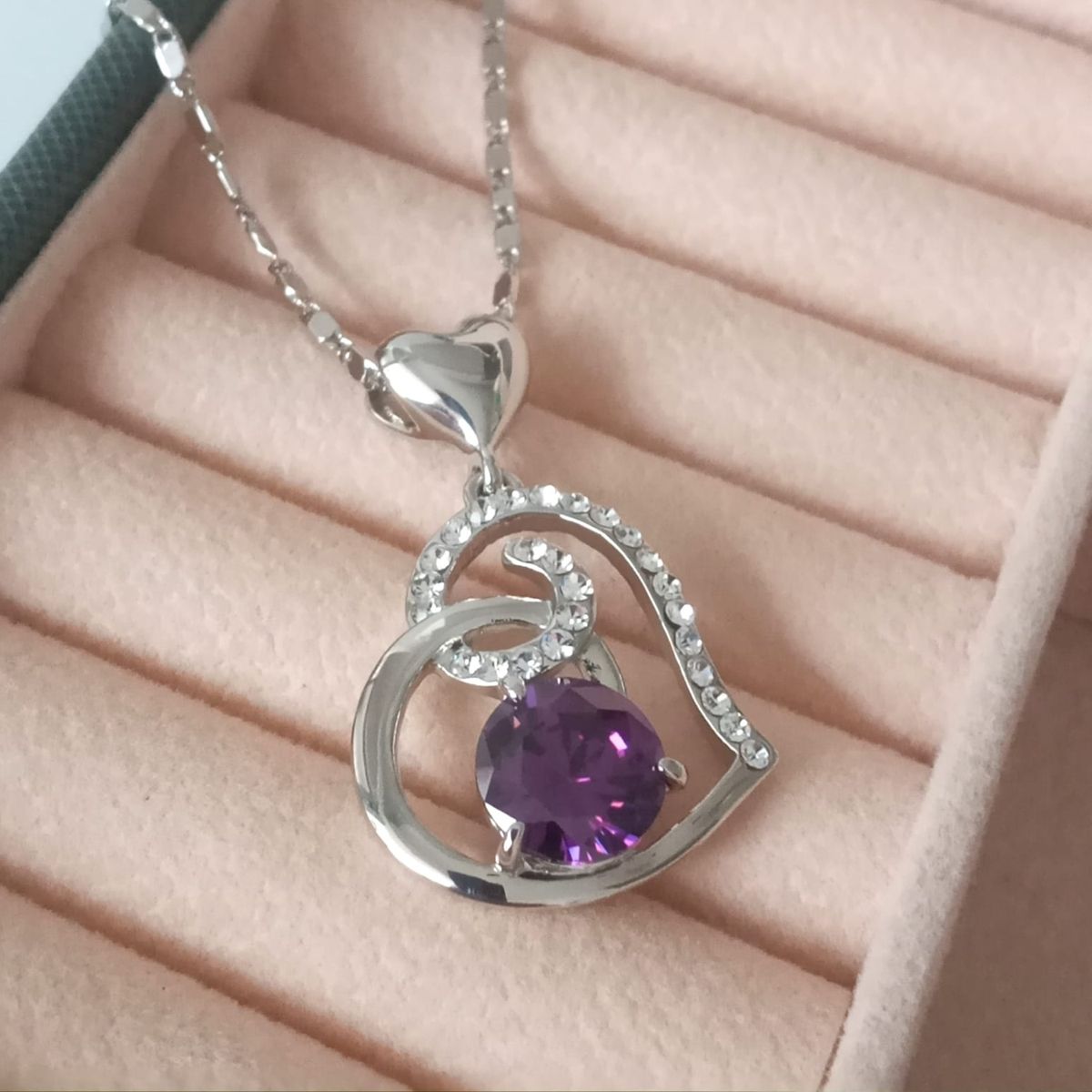 LUCYANA JOYAS Y ACCESORIOS - Collar para Mujer de Corazón Cristal Violeta Bañado en Oro Blanco 18K