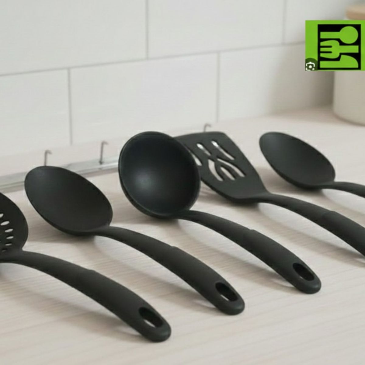 FACUSA - Utensilios de Nylon x 5 piezas  Facusa