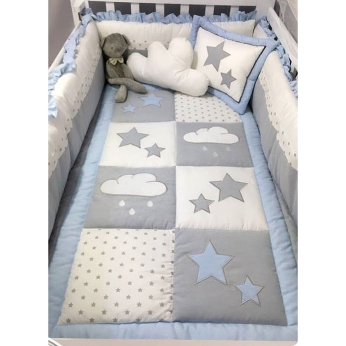 GENERICO - Set De Cuna  -  Diseño Nubes y estrellitas bordado - celeste