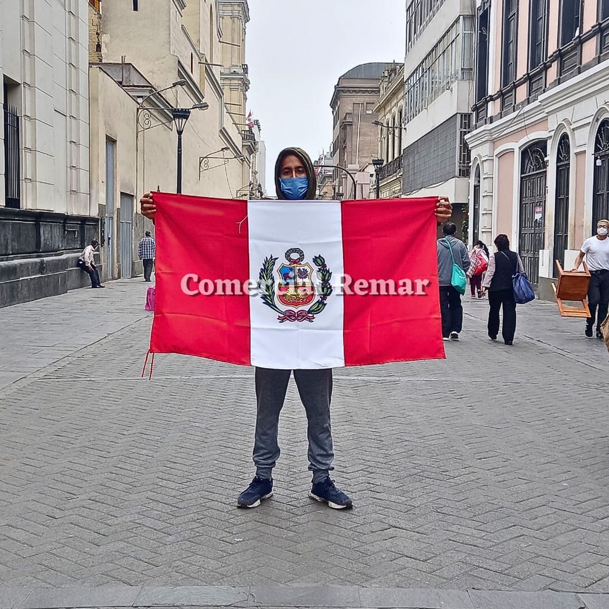 PERU - Bandera de Perú 135x85cm CALIDAD A1 de Tela Lanilla Con Escudo