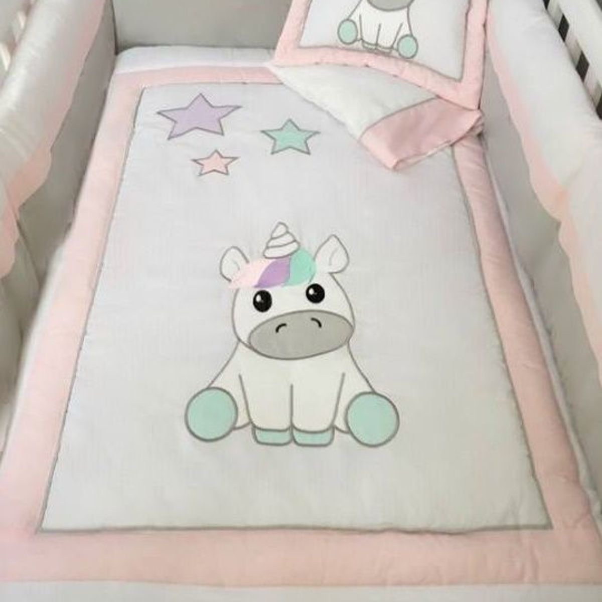 GENERICO - Set De Cuna  -  Diseño Bordado Unicornio bebe - Blanco