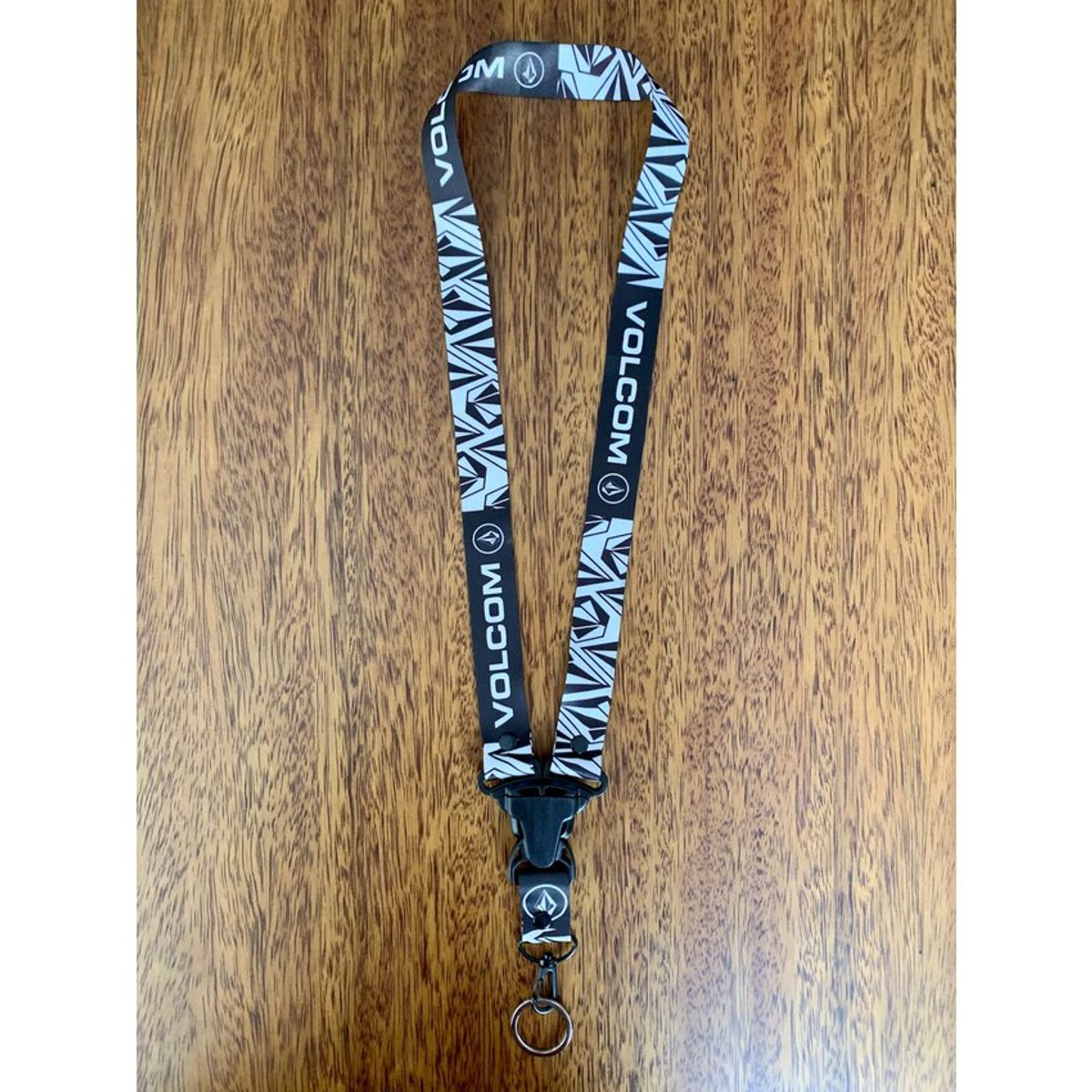 GENERICO - Llavero Volcom Lanyard Pita Colgador de Llaves Blanco y Negro