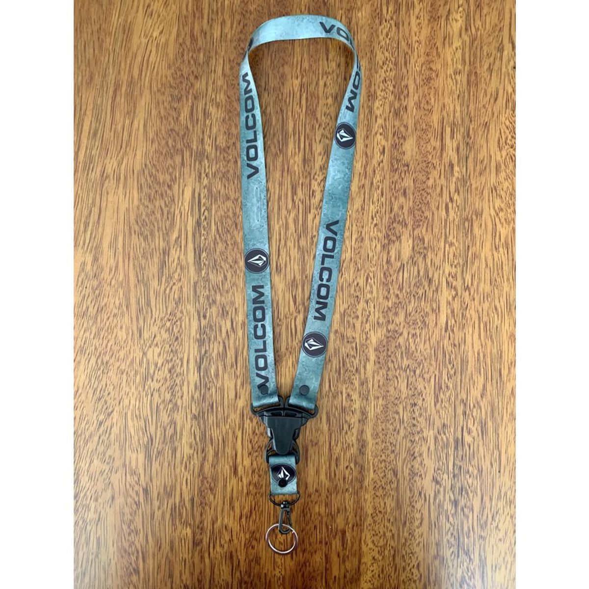 GENERICO - Llavero Volcom Lanyard Pita Colgador de Llaves Verde