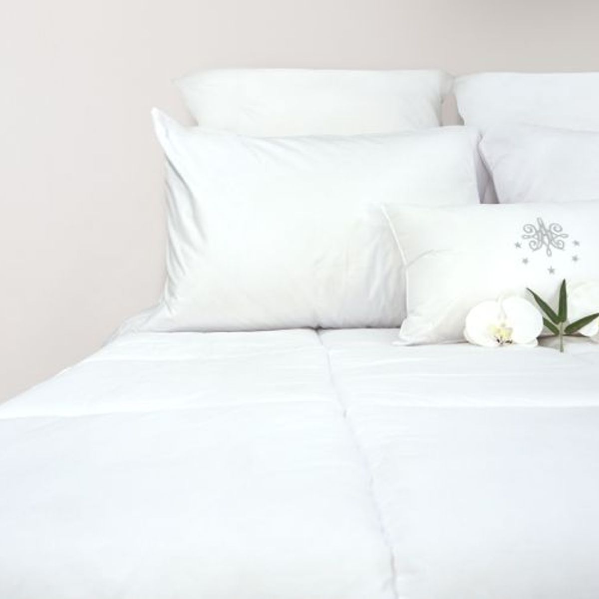 ARLIN TEXTIL - Edredon Duvet Queen Color Blanco