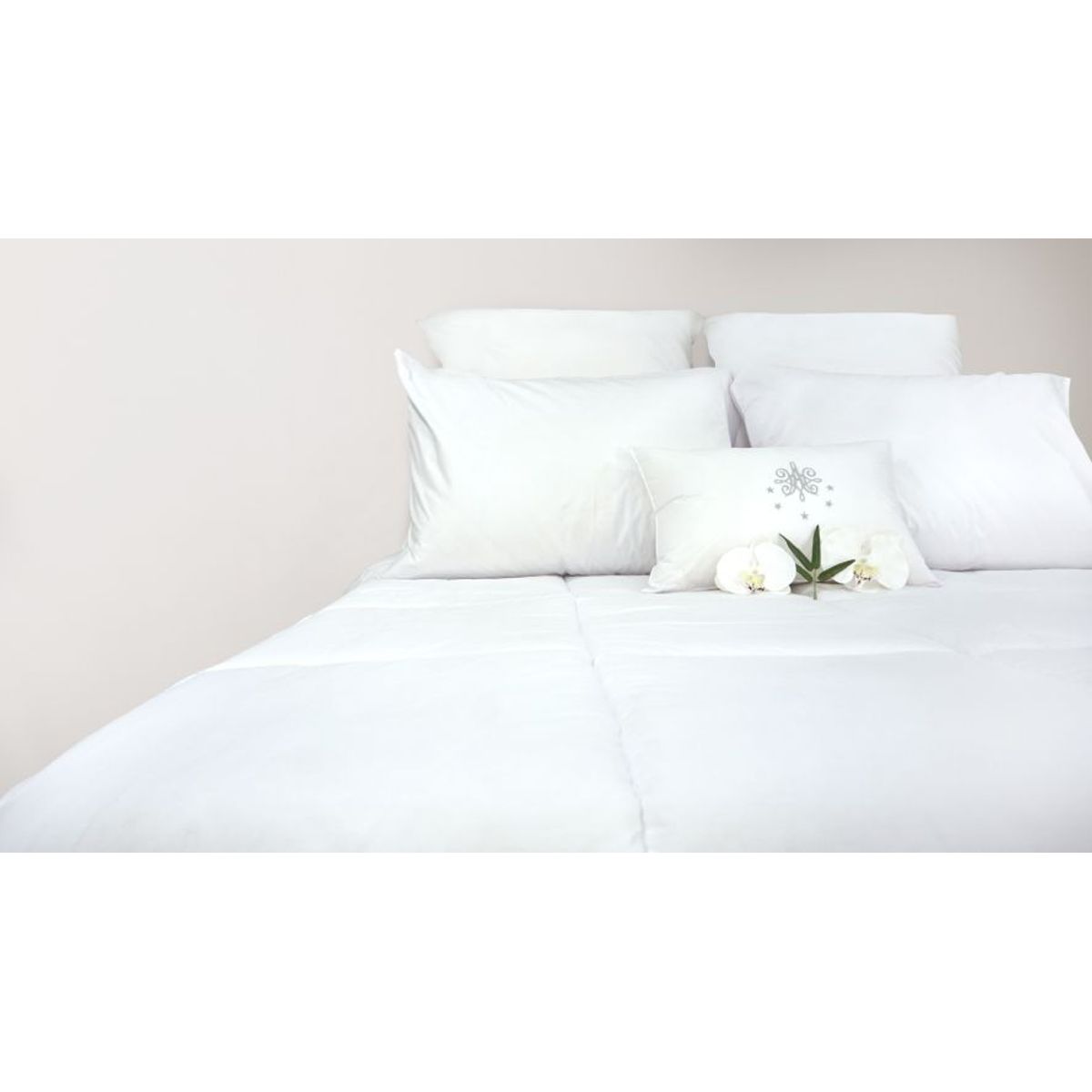 ARLIN TEXTIL - Edredon Duvet Queen Color Blanco