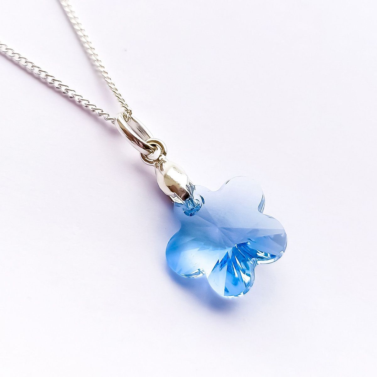 SIFRAH SHOP - Collar de Plata Sifrah Shop con Dije Flor de Cristal Celeste