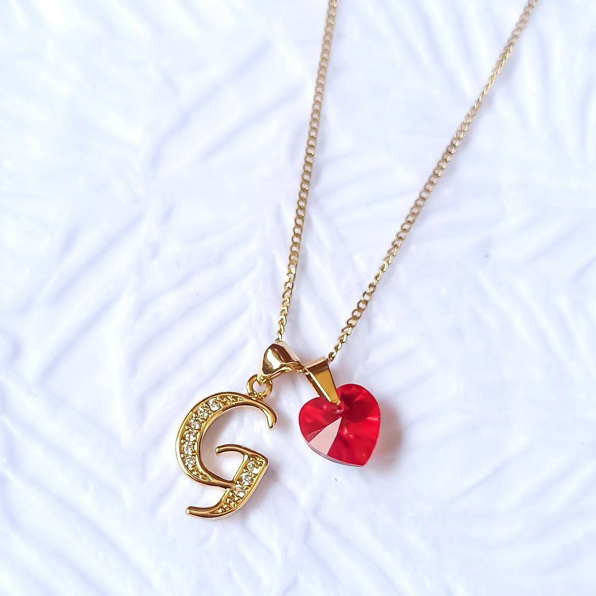 GENERICO - Collar Dorado Inicial G para Mujer con Corazón de Cristal Rojo - Regalo Ideal para Enamorar