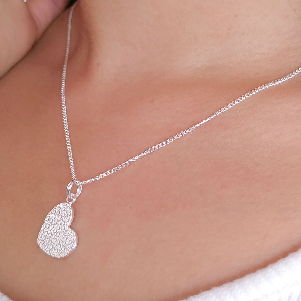 GENERICO - Collar corazón con textura de plata 925