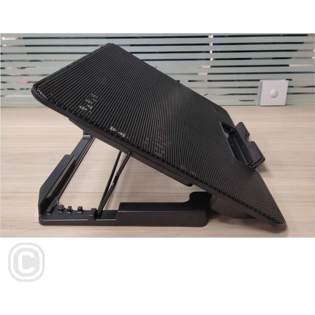 GENERICO - Cooler portátil six fan  14 - 17.3 negro