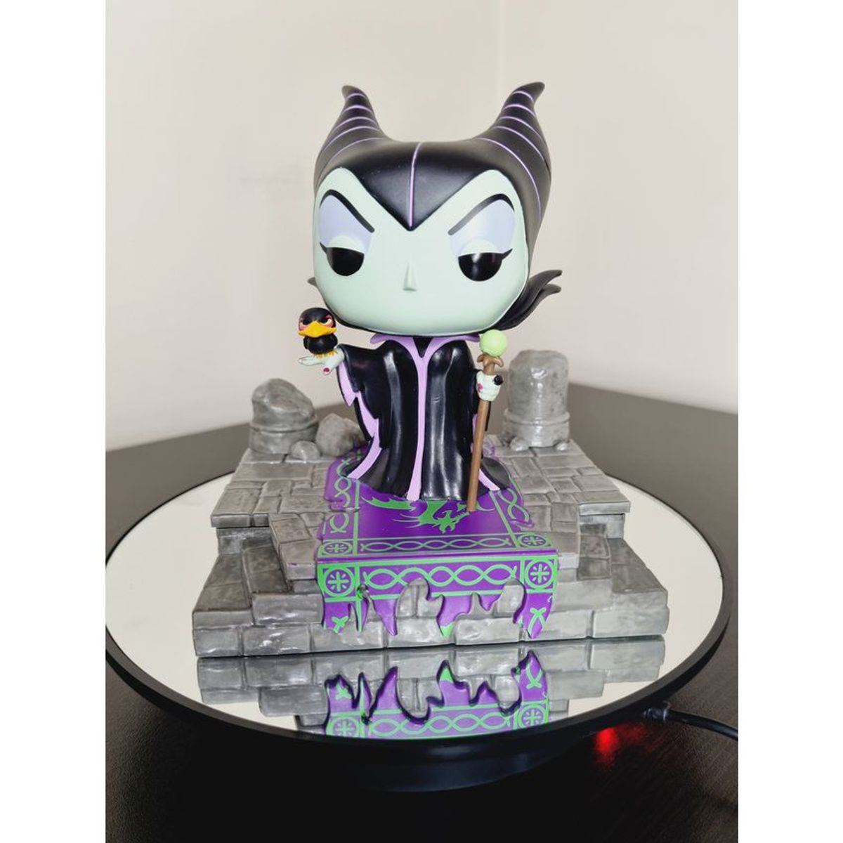 FUNKO - Funko Deluxe Malefica - Disney Maleficent With Diablo HotTop