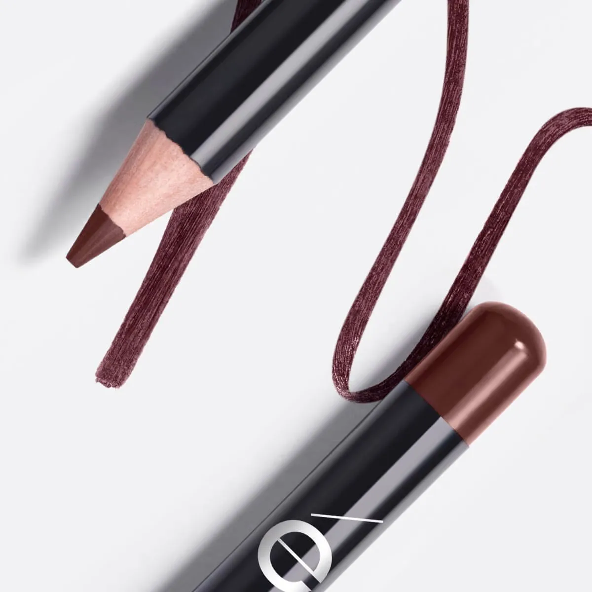 ESIKA - Delineador Lápiz para Ojos Marrón Empoderado Esika