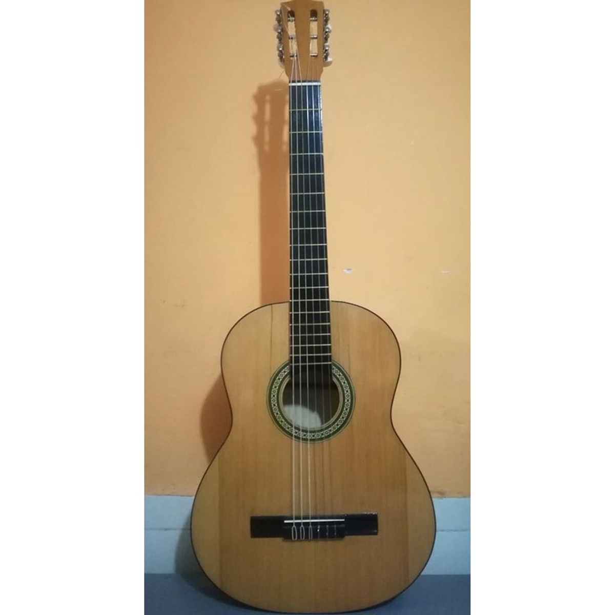 FEINZ - Guitarra acústica de estudio en acabado rústico - natural