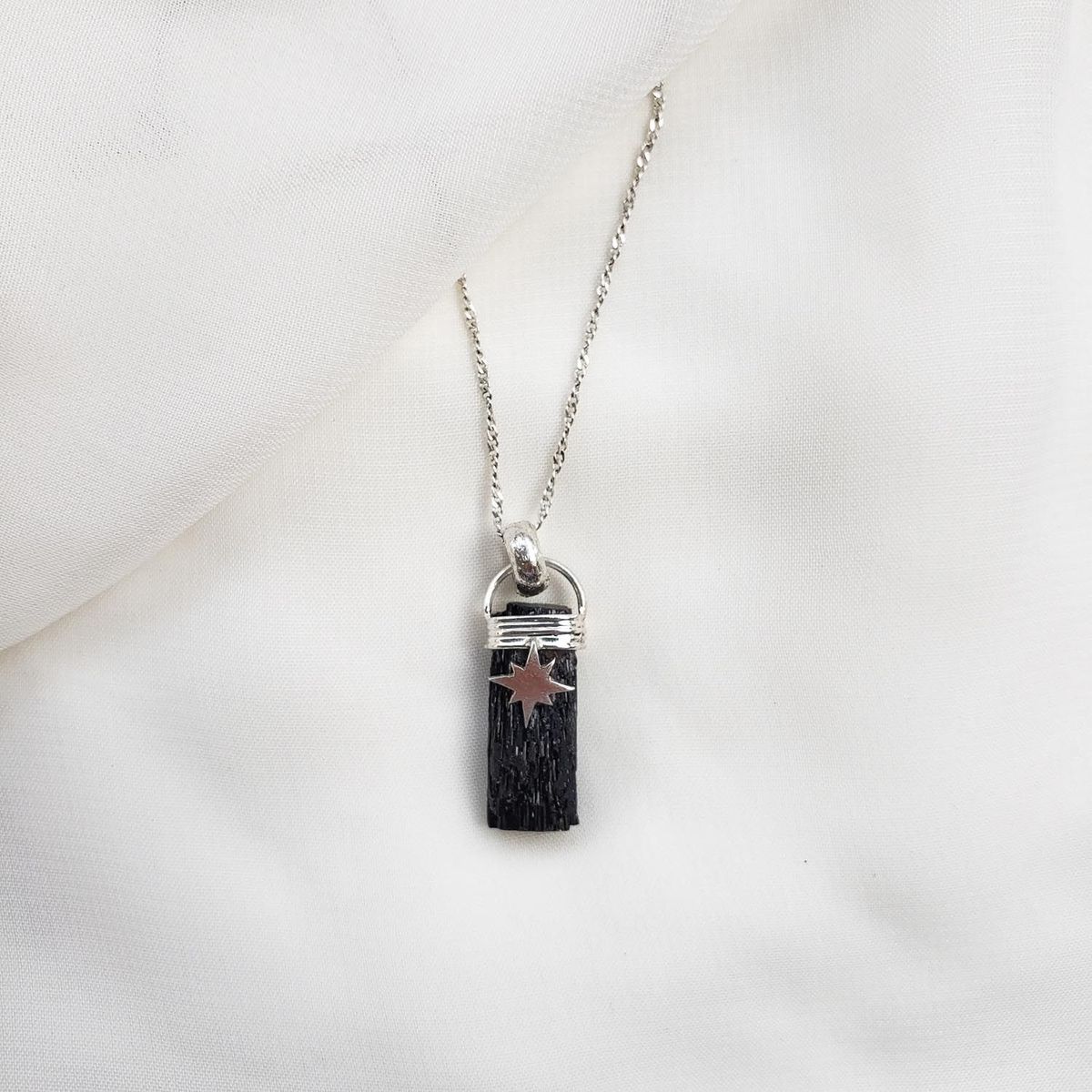 INTUERI - Collar Estelar Turmalina Negra plata