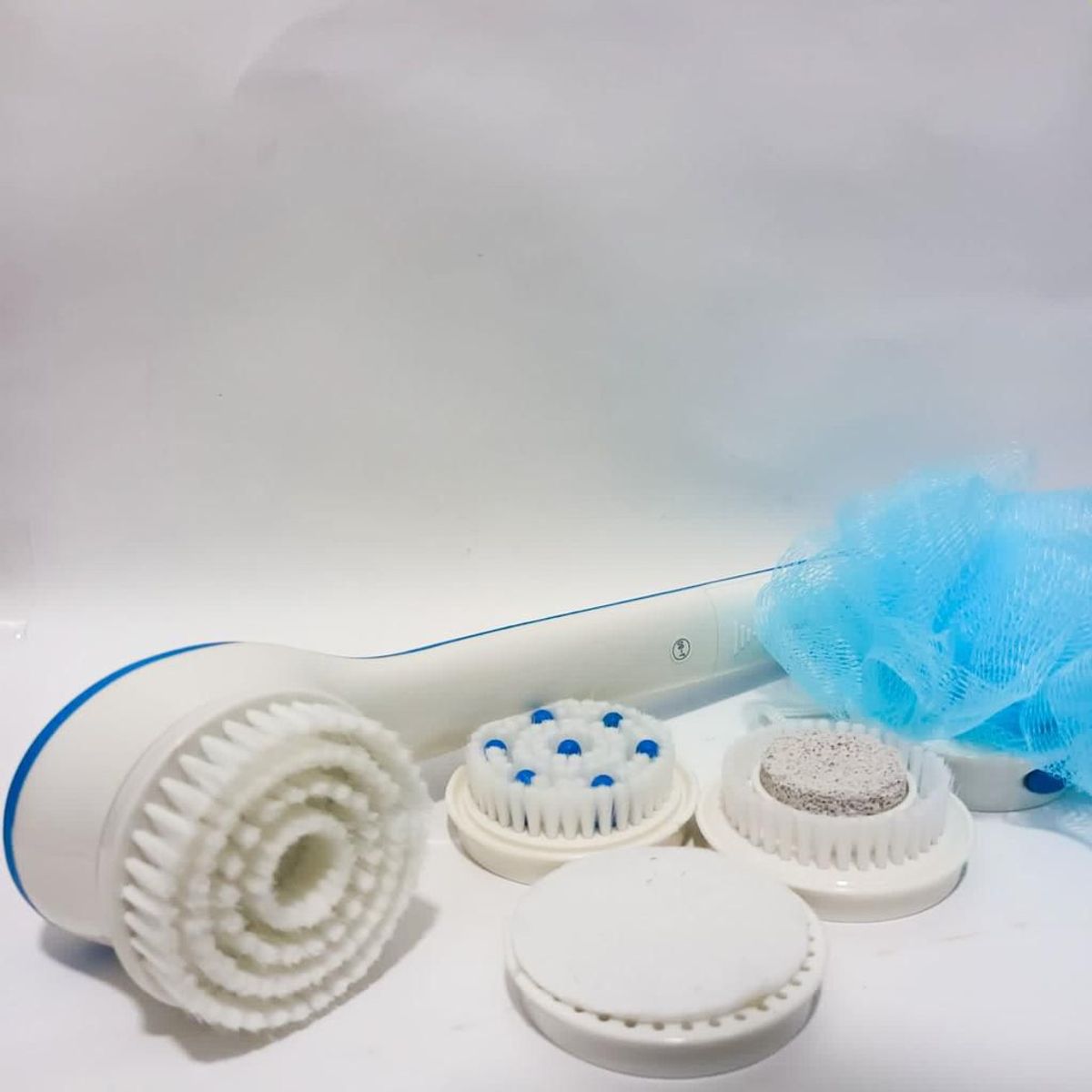 GENERICO - BROSSAGE - CEPILLO CORPORAL ELECTRICO PARA LAVAR Y EXFOLIAR PIEL