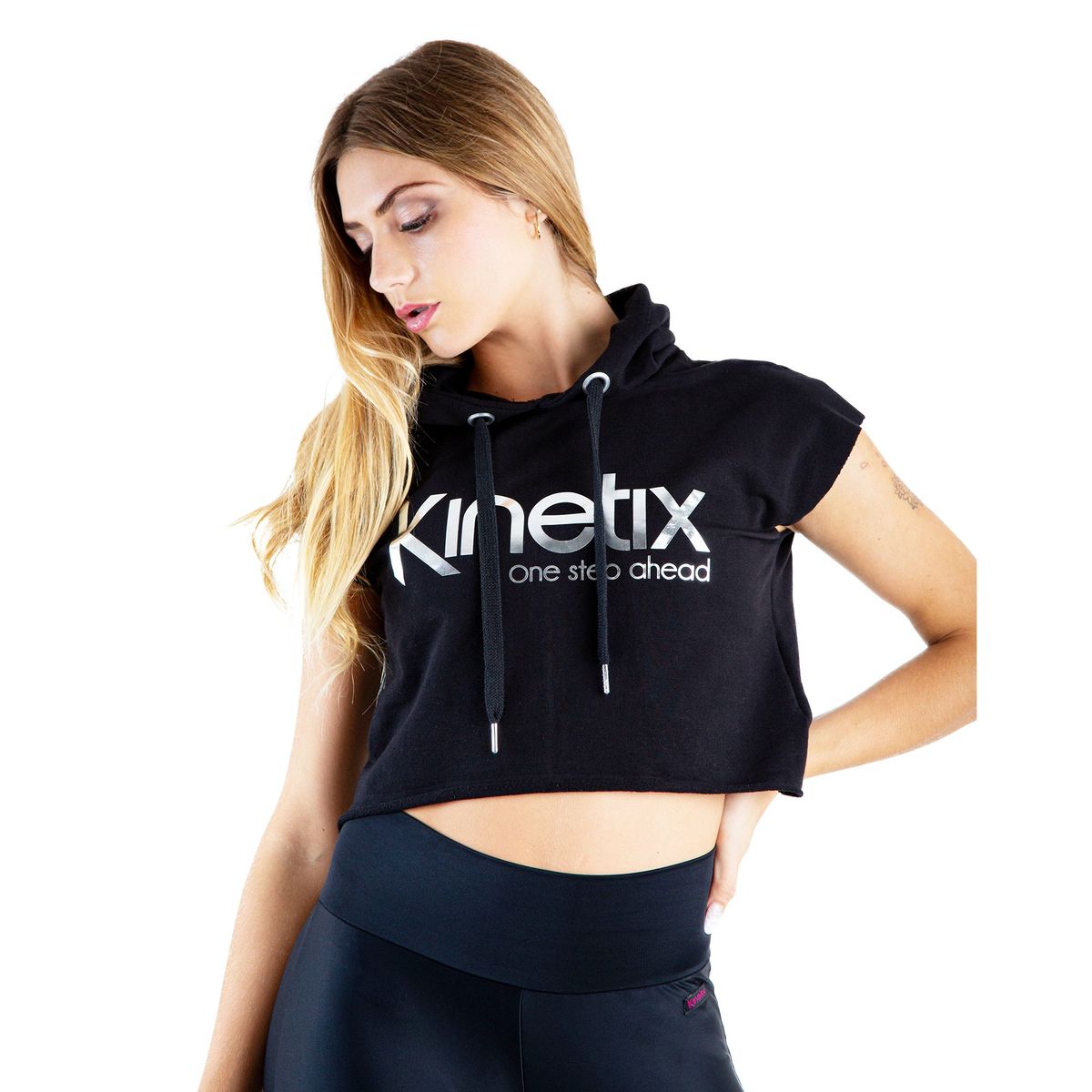 KINETIX - Polera Crop Kinetix Boxeadora Hoodie Negro Algodón Mujer