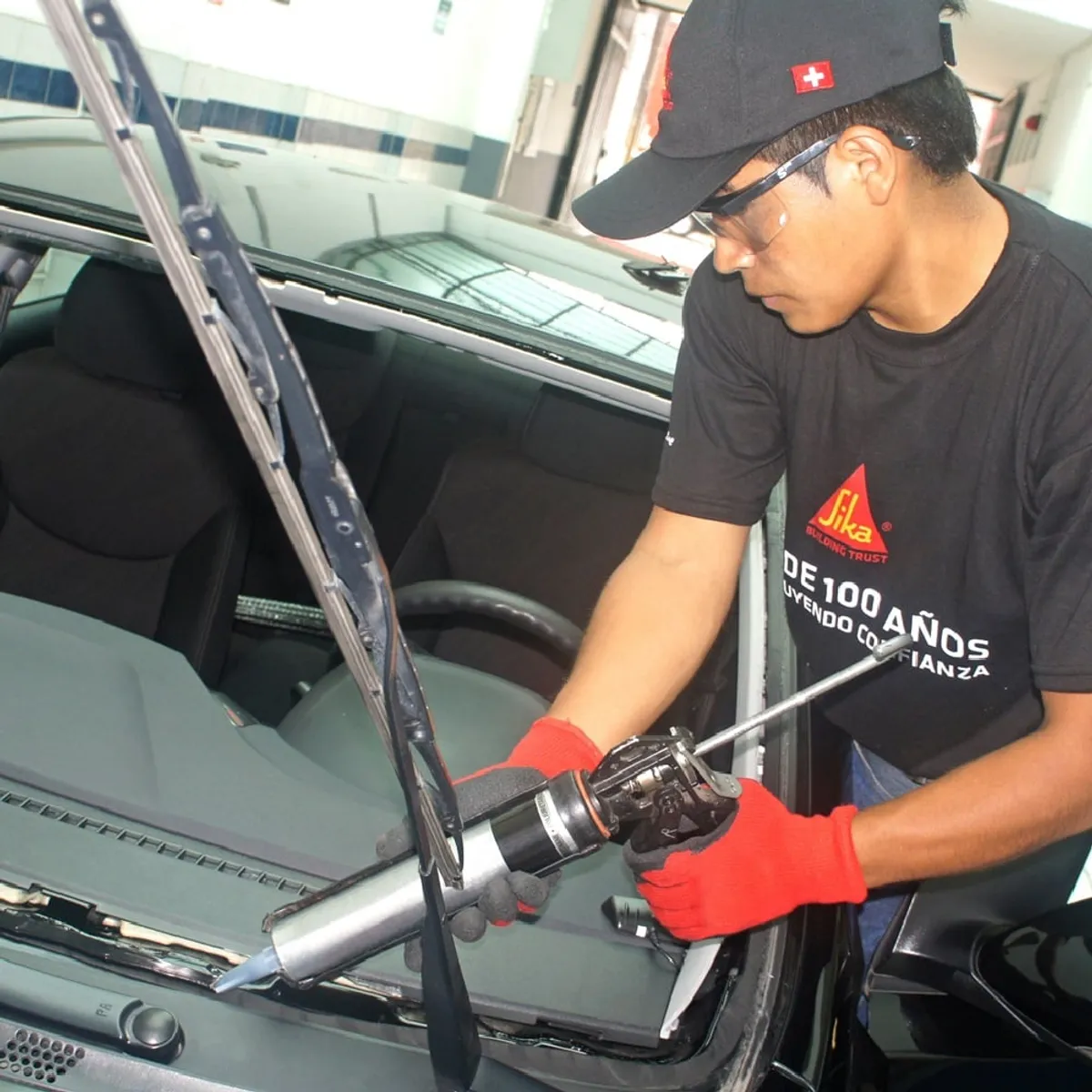 SIKA - Adhesivo para el reemplazo de parabrisas Sikaflex-256 Negro x 300 ml