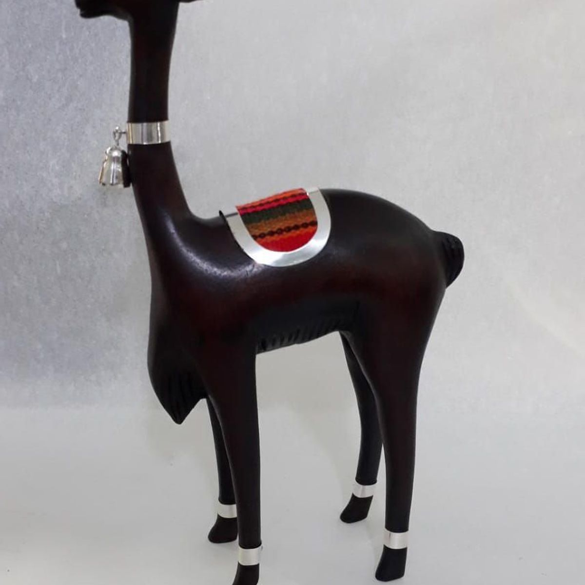 PERU - Adorno decorativo vicuña de madera telar andino y plat 950 de 17 cm