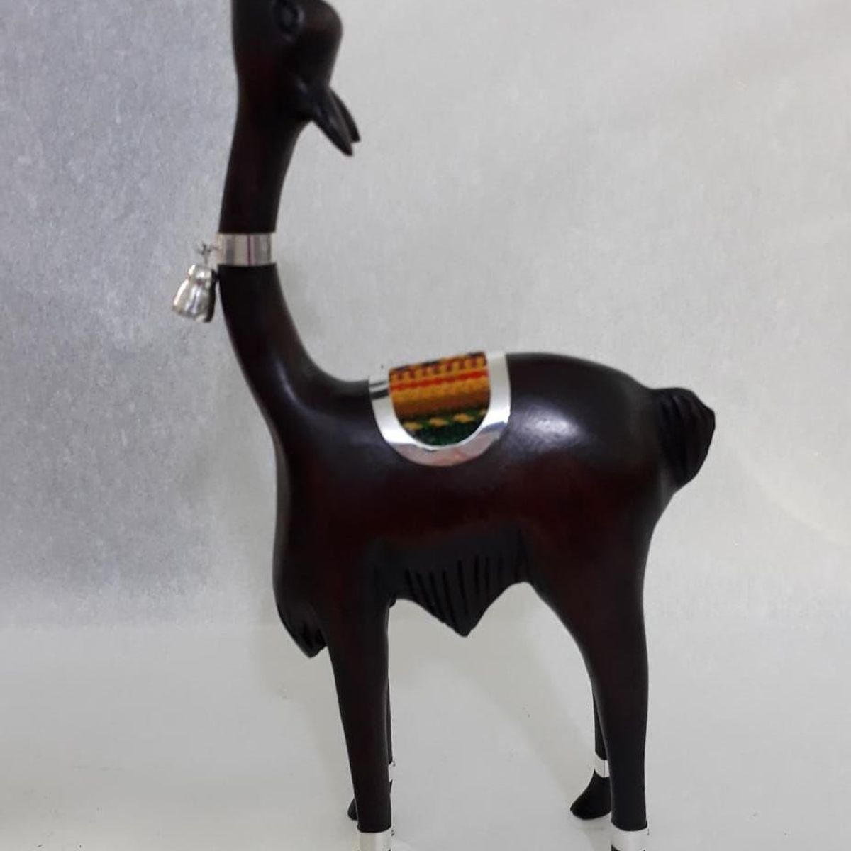 PERU - Adorno decorativo vicuña de madera telar andino y plat 950 de 20 cm