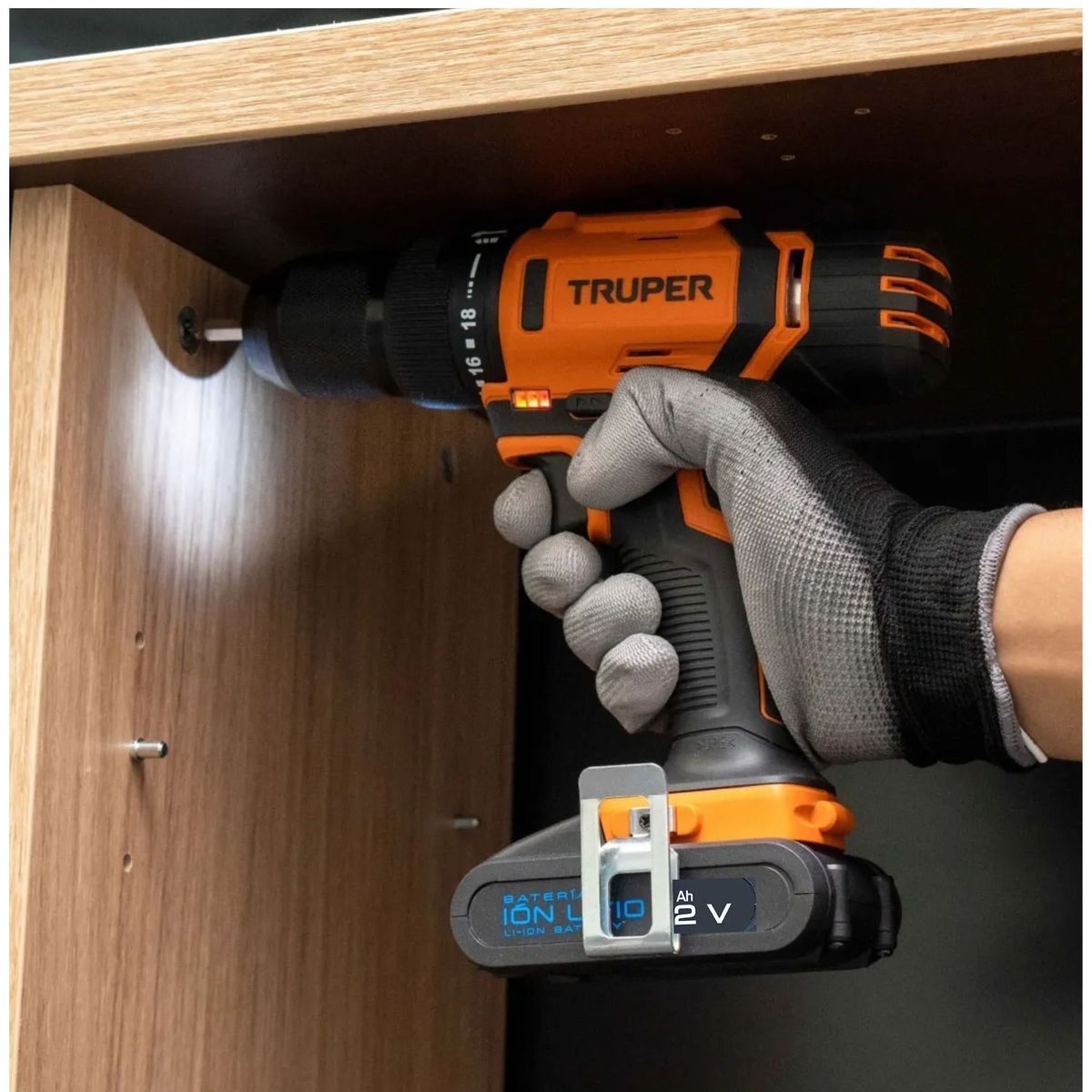 TRUPER - Combo taladro inalámbrico 12V caja y juego de herramientasTruper