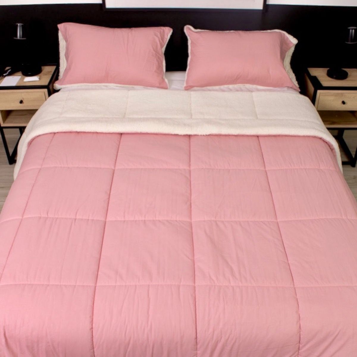 ISATEX HOME - Edredón Palo Rosa con sherpa King Size Premium Hipoalergénico