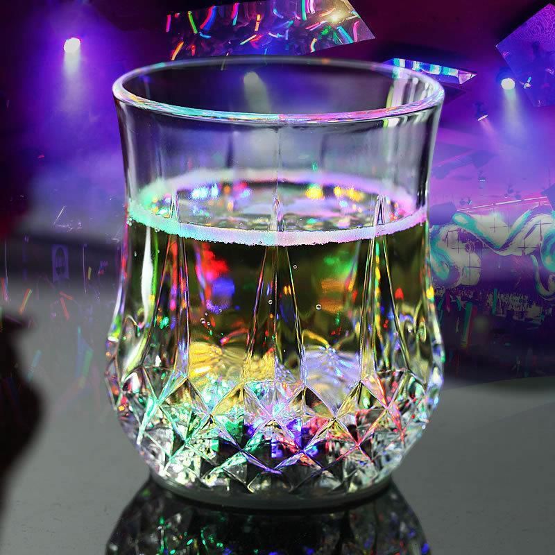 GENERICO - VASOS QUE SE ENCIENDEN AL CONTACTO CON EL AGUA
